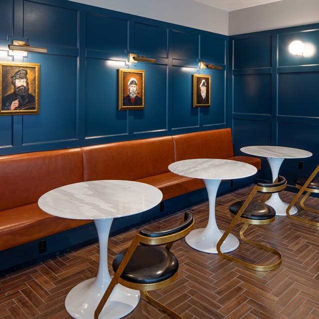 Rivage Apartments - Clubroom with Comfortable Seating and Tables