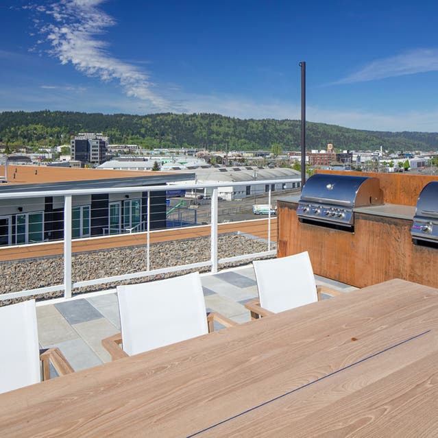 Rivage Apartments - Rooftop Terrace with Grills and Table